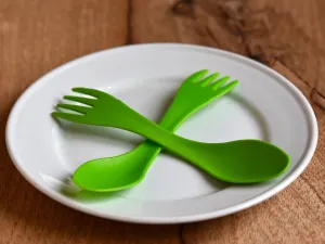 لماذا يجب أن نقول لا لأدوات المائدة البلاستيكية؟