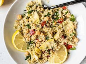 سلطة الكينوا والخرشوف بالليمون