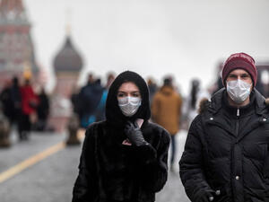 Russian people wears a medical mask walking on Red Square in Moscow. (Shutterstock/ File Photo)