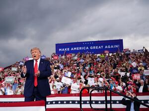 US President Donald Trump arrives for a campaign rally at Smith-Reynolds Regional Airport in Winston-Salem, North Carolina on September 8, 2020. MANDEL NGAN / AFP