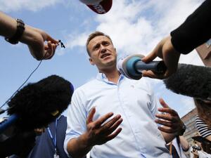 This file photo taken on July 20, 2019 in Moscow shows Russian opposition leader Alexei Navalny speaking with journalists during a rally to support opposition and independent candidates after authorities refused to register them for September 2019 elections to the Moscow City Duma. Maxim ZMEYEV / AFP