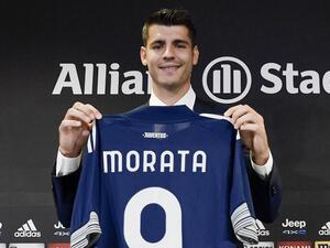 موراتا يرفع قميص يوفنتوس