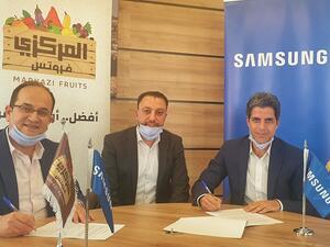 سامسونج إلكترونيكس المشرق العربي تزود المركزي فروتس بأول شاشة Dual Side Outdoor LED