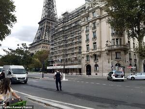 Police cordoned off the Parisian landmark. (Twitter)