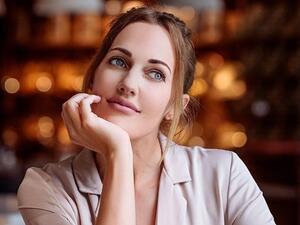 Meryem Uzerli Covers Her Puffed Tommy in a Baggy Coat After Announcing She's 5 Months Pregnant (Pictures)