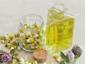 اصنعيه بنفسك: تونر البابونج المهدئ للبشرة