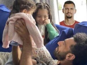 صلاح يمازح ابنتيه ولوفرين يراقب