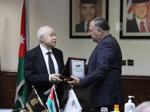 وتهدف المذكرة إلى تعزيز التعاون المشترك بين الجانبين من خلال الاستثمار الأمثل للجهود والإمكانيات والموارد المتاحة لديهما، لتكون نموذجاً لتعزيز الدور الوطني للقطاع الخاص في مجال مكافحة الفساد. مذكرة تعاون بين "النزاهة ومكافحة الفساد" وملتقى طلال أبوغزاله