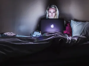 هل تؤثر المواد الإباحية على الرضا الجنسي أو الصحة العقلية ؟