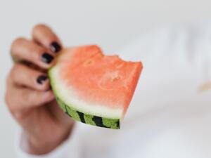 اصنعيه بنفسك: تونر البطيخ بالفيتامينات والمعادن