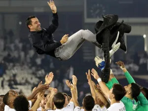 A club legend, who is currently plying his trade as a head coach in Qatar, has been heavily linked with a return to Camp Nou on several occasions (Photo: AFP)