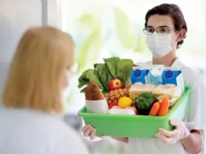 لنشويات من الخبز والأرز والبطاطا للحصول على الطاقة إضافة إلى الفواكه والخضار