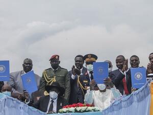 Chairman of Sudan's Sovereign Council Abdel Fattah al-Burhan (L), South Sudan's President Salva Kiir (C) and Chadian President Idriss Deby (R) hold a copy of the South Sudan peace deal, signed in Juba on October 3, 2020. Sudan's government and rebel groups on Saturday signed a landmark peace deal aimed at ending decades of war in which hundreds of thousands have died. Majak Kuany / AFP