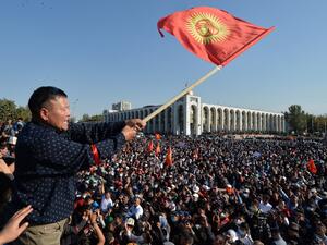 People protest against the results of a parliamentary vote in Bishkek on October 5, 2020. VYACHESLAV OSELEDKO / AFP