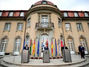 UAE Foreign Minister Sheikh Abdullah bin Zayed al-Nahyan, his Israeli counterpart Gabi Ashkenazi and German Foreign Minister Heiko Maas attend a news conference following their historic meeting at Villa Borsig in Berlin, on October 6, 2020. HANNIBAL HANSCHKE / POOL / AFP