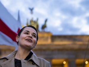 Belarus opposition leader Svetlana Tikhanovskaya (C) takes part in a protest by supporters of the Belarusian opposition movement calling for an end to the president's authoritarian regime at the Brandenburg Gate in Berlin, on October 5, 2020. Odd ANDERSEN / AFP