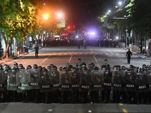 Riot police prepare to disperse pro-democracy protesters in Bangkok on October 15, 2020, after the government declared a state of emergency following an anti-government rally the previous day. Panumas SANGUANWONG / AFP