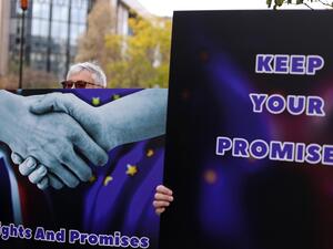 European leaders meet to re-examine the post-Brexit talks under pressure from English Prime Minister to give ground or see Britain walk away with no trade deal. Kenzo Tribouillard / AFP