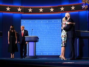 US First Lady Melania Trump (L) stands with US President Donald Trump as Jill Biden (R) hugs husband Democratic Presidential candidate and former US Vice President Joe Biden after the conclusion of the final presidential debate at Belmont University in Nashville, Tennessee, on October 22, 2020. Jim WATSON / AFP