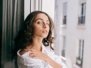 French Muslim singer Mennel (Twitter)