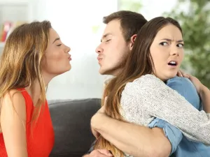 المواعدة المزدوجة! ولماذا يجب أن لا تخاطر بعلاقاتك؟