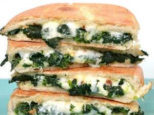 ساندويتش السبانخ مع جبنة الفيتا المشوية