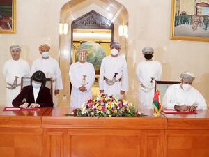 بريد عُمان تصدر طابع بريدي جديد احتفاءً بمرور أربعين عاما على العلاقات الدبلوماسية الوطيدة بين السلطنة والصين 