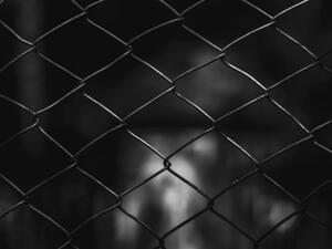 ما تفسير الحلم بأنك محبوس في السجن؟