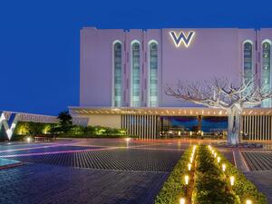 W Muscat Excels on All Fronts at 2020 Hospitality Champions Awards