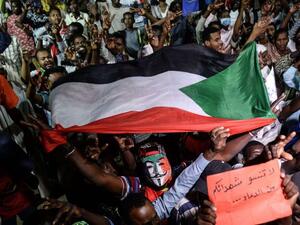 Sudanese protesters gather for a sit-in outside the military headquarters in Khartoum on May 19, 2019. (AFP)