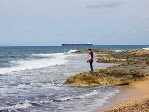 انتشال 6 جثث متحللة لفظها البحر على الشاطئ في جنوب البلاد