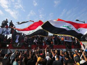  آلاف المتظاهرين خرجوا منذ صباح الأحد إلى ساحة التحرير ومحيط المنطقة الخضراء 