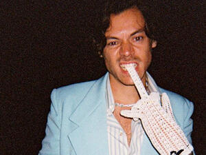 Harry premiered the official video for his new single, Directed by Ben and Gabe Turner, on Monday. 