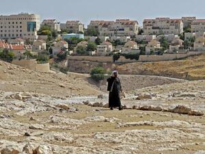 Number of people living in Israeli settlements increased to 449,508 by end of 2018, settler group says (AFP)