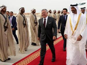 Sheikh Mohamed bin Zayed receives King Abdullah II at Al Bateen Airport. (AFP/ File)