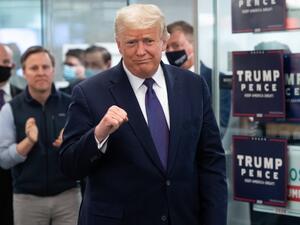 US President Donald Trump visits his campaign headquarters in Arlington, Virginia, November 3, 2020. SAUL LOEB / AFP