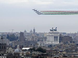Jets of the Italian Air Force aerobatic unit Frecce Tricolori (Tricolor Arrows) spreads smoke with the colors of the Italian flag as they fly over the city of Rome during the Armed Forces Day marking the end of World War I for Italy, on November 4, 2020. Filippo MONTEFORTE / AFP