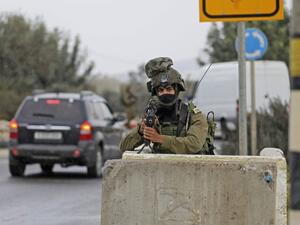 Israeli soldiers gather at a checkpoint near Nablus in the occupied West Bank where a Palestinian who shot at Israeli troops on November 4, 2020 was killed when soldiers returned fire, Israel's army said. JAAFAR ASHTIYEH / AFP