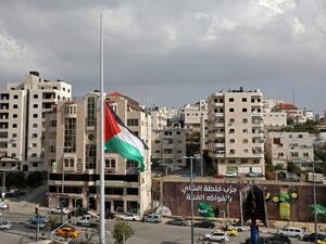 According to the Palestinian presidency, Erekat, a lung transplant recipient who suffered from pulmonary fibrosis, "died at Hadassah Hospital" in Jerusalem, where he had been hospitalised since October 18. HAZEM BADER / AFP