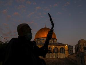 A Palestinian man is pictured outside the Dome of the Rock in the al-Aqsa mosque compound, Islam's third holiest site, in the old city of Jerusalem on November 18, 2020. AHMAD GHARABLI / AFP