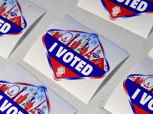 Las Vegas Strip-themed "I Voted" stickers are placed on a table where voters turn in their activation cards after voting inside a tent at a shopping center parking lot on November 3, 2020 in North Las Vegas, Nevada. Ethan Miller / GETTY IMAGES NORTH AMERICA / Getty Images via AFP