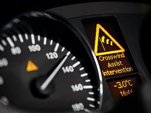 مرسيدس-بنز ڤانز تحتفل بمرور 25 عاماً على إطلاق مرسيدس-بنز سبرينتر الرائدة في ابتكارات السلامة