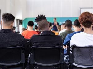 ما تفسير الحلم بالعودة إلى المدرسة في المنام؟