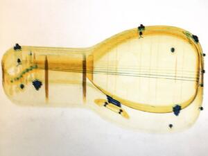 My #Oud, as seen through airport security. (Khyam Allami/ Twitter)