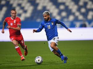 لورينزو إينسيني خلال المباراة لورينزو إينسيني خلال المباراة