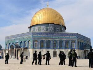 عناصر من قوات الاحتلال في ساحات المسجد الأقصى