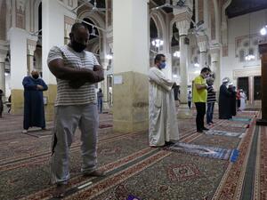  قرار بإغلاق كافة المساجد في مصر