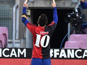 ميسي يكرم مارادونا ميسي يكرم مارادونا