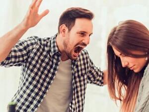 بعض الزوجات يردن مراقبة أزواجهن طوال الوقت، تتصل به مرات متكررة على مدار اليوم بدون سبب بعض الزوجات يردن مراقبة أزواجهن طوال الوقت، تتصل به مرات متكررة على مدار اليوم بدون سبب