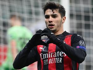 دياز يحتفل بهدفه دياز يحتفل بهدفه